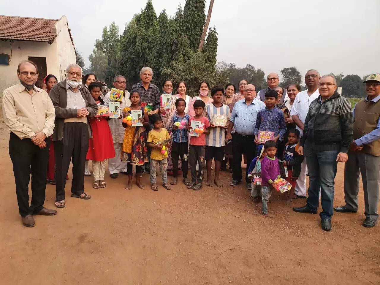 विश्व हिन्दी दिवस-10 जनवरी 2021,मजदूर परिवार के बच्चों ने विमोचित की पुस्तक…