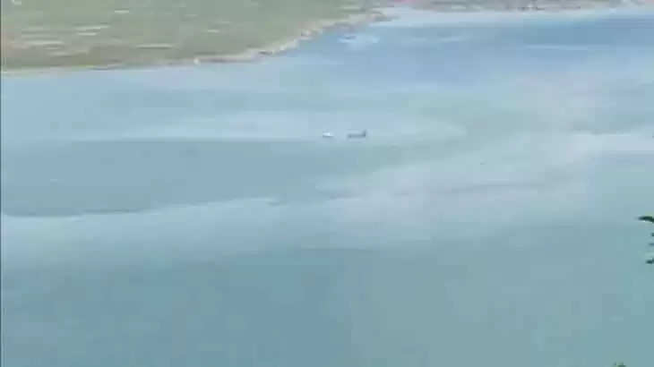 BREAKING:झील में आर्मी का हेलीकॉप्टर क्रैश, बचाव कार्य जारी