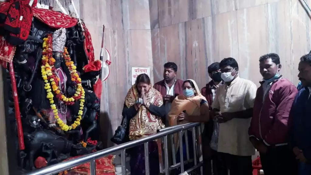 प्रदेश शासन की मंत्री सुश्री मीना सिंह ने पाली स्थित मां बिरासिनी के किए दर्शन…