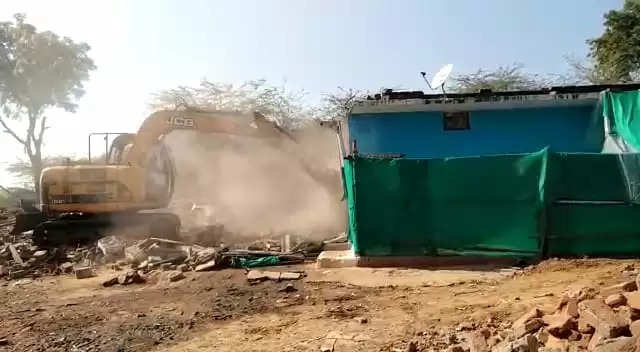 एंटी माफिया मुहिमः 3 करोड़ की जमीन कराई मुक्त,बना रखा था मकान और भैंसों का तबेला